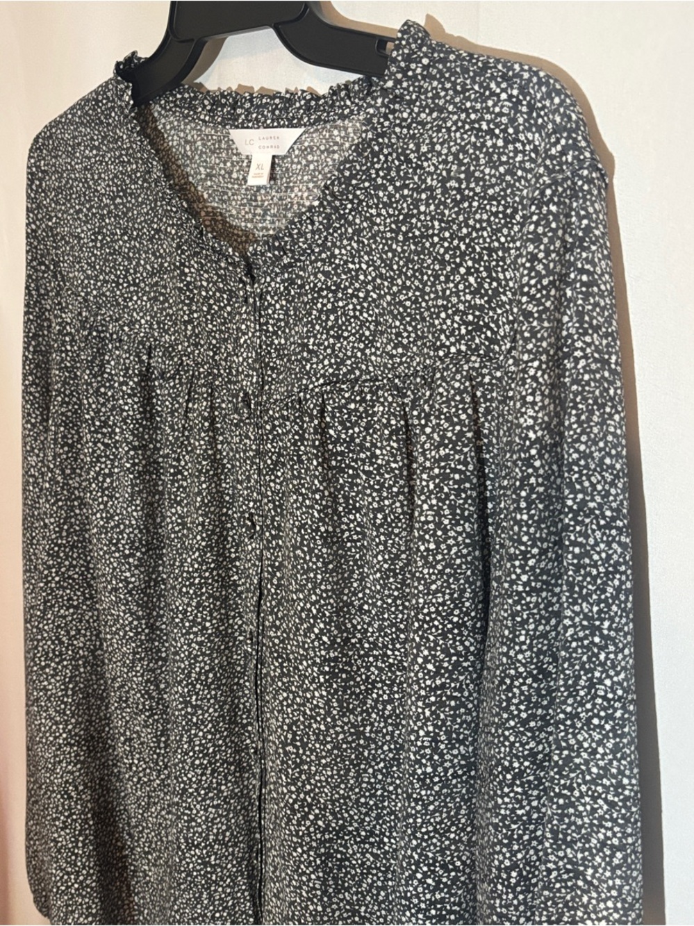 LC Black White Ditsy Floral Peasant Blouse Long Sleeve Button Front Top XL - Picture 3 of 9
